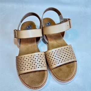 Skechers BOBS Tan Memory Foam Sandals, Velcro strap!, size 8, like new!